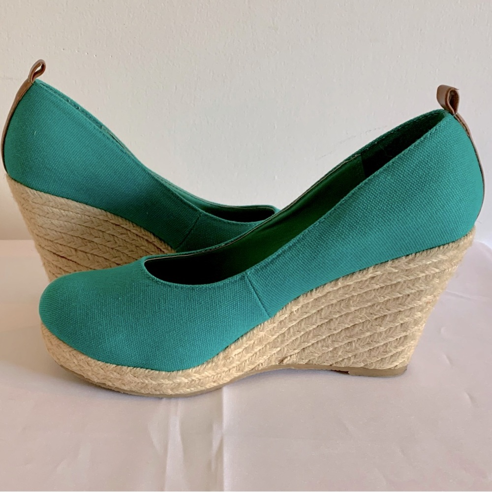 153 PENNINGTONS canvas wide wedge shoes